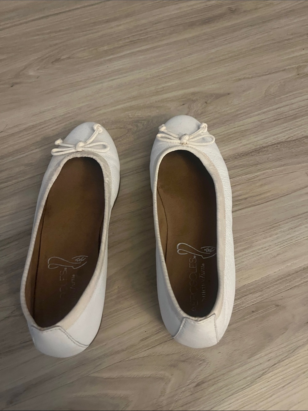 Aerosol White Women's Ballet Flats with Bow